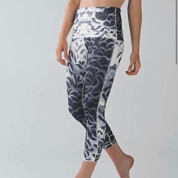 Lululemon Wunder Under Pretty Plume Angel Wing Leggings - Picture 1 of 9